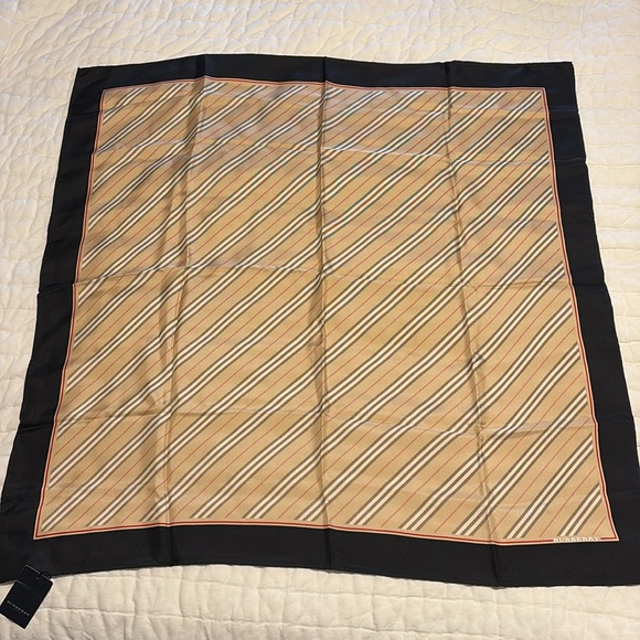 NWT Burberry 100% Silk Scarf 34”x34” - Picture 4 of 8